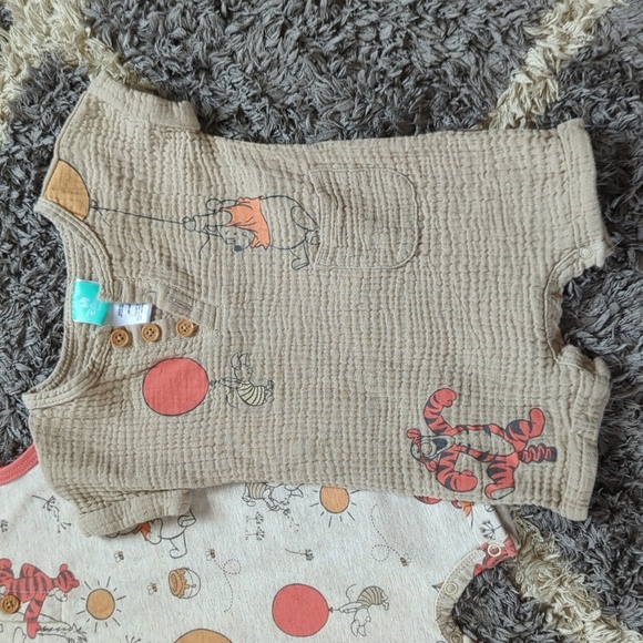 Disney Baby 2 Piece Shorts Jumper Set Size Baby 12 Months Neutral - Picture 2 of 5